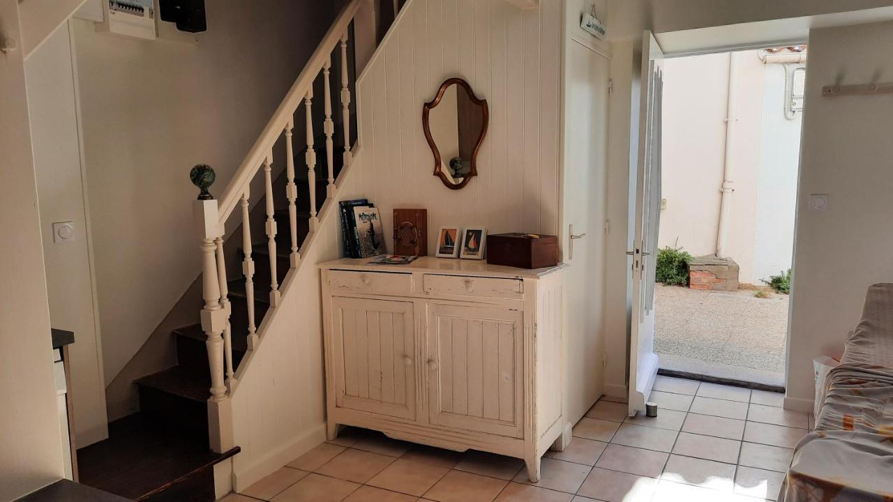 Maison De Pecheur Renovee Avec Cour Proche Du Port Les Sables-dʼOlonne Εξωτερικό φωτογραφία
